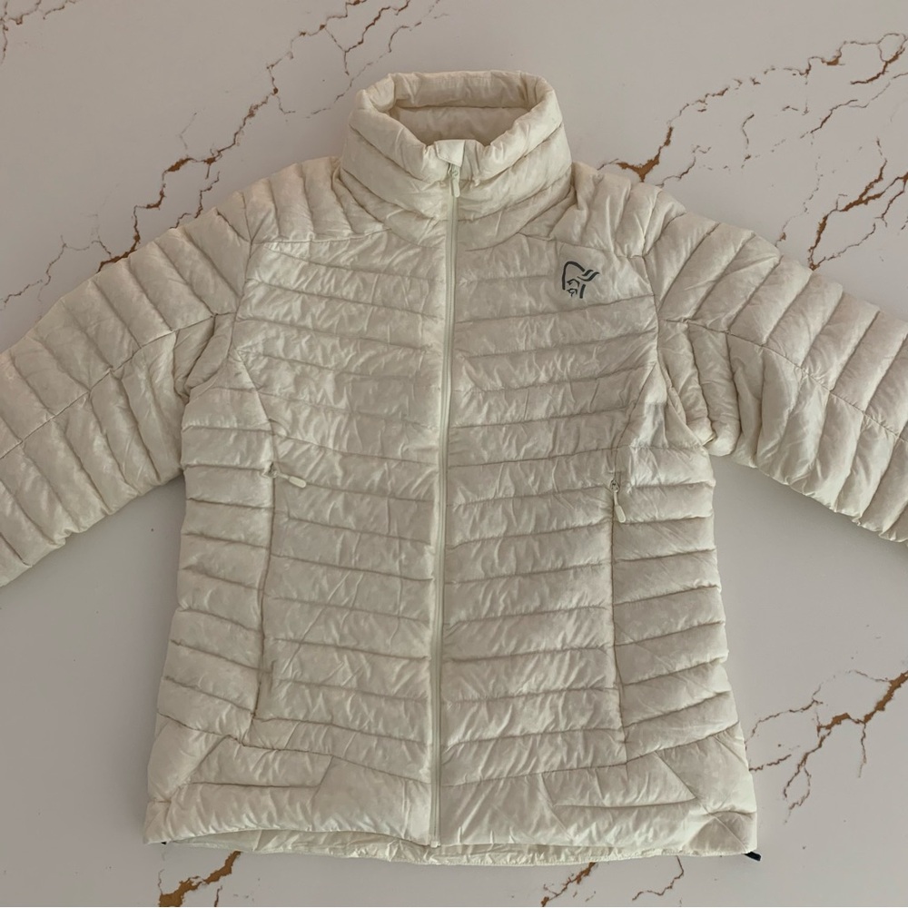 NWOT Norrona Lofoten Super Lightweight Down Jacket Puffer Coat in White